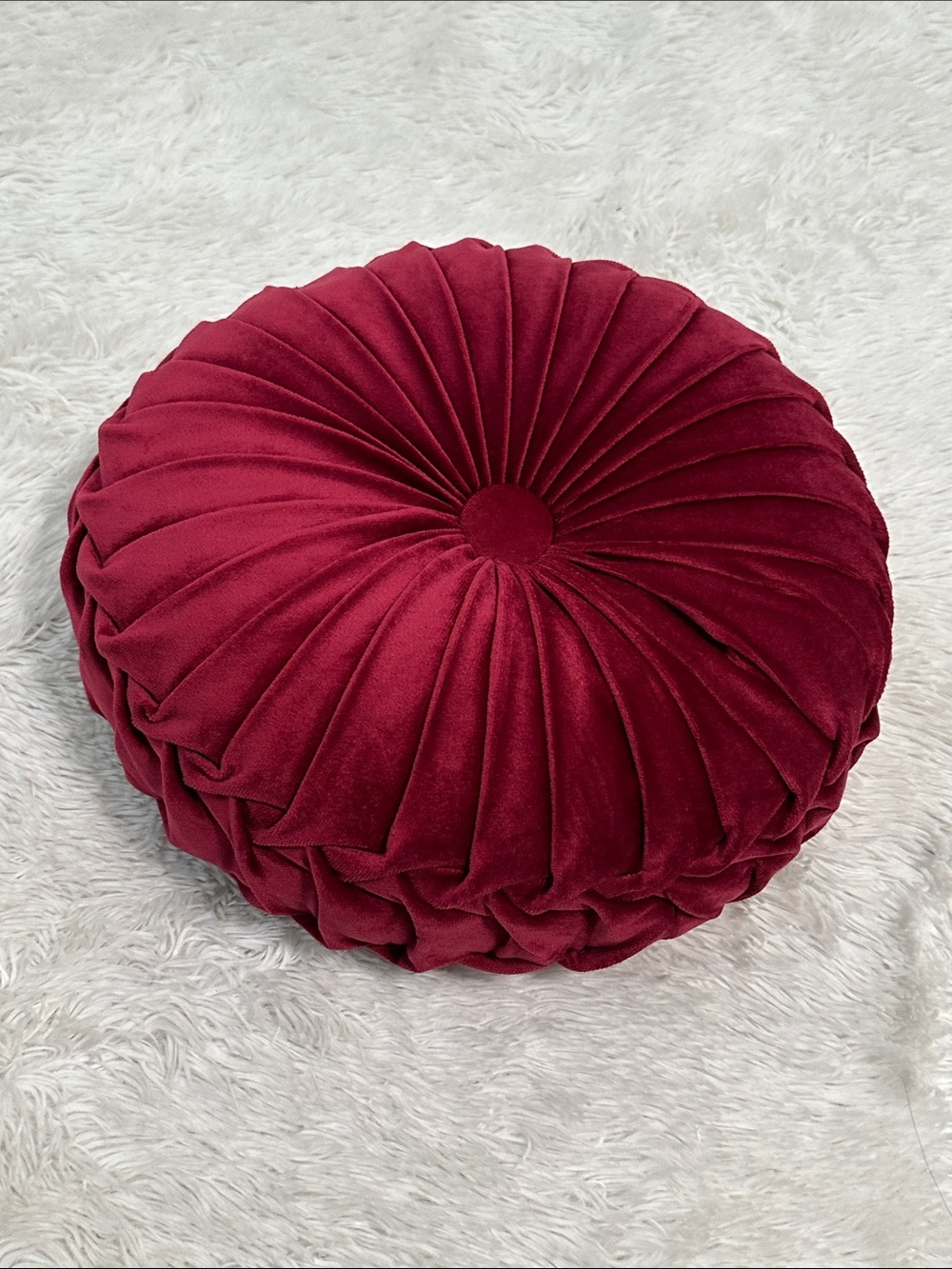 🥕 NWOT Lush Decor Velvet 15” Round Pillow